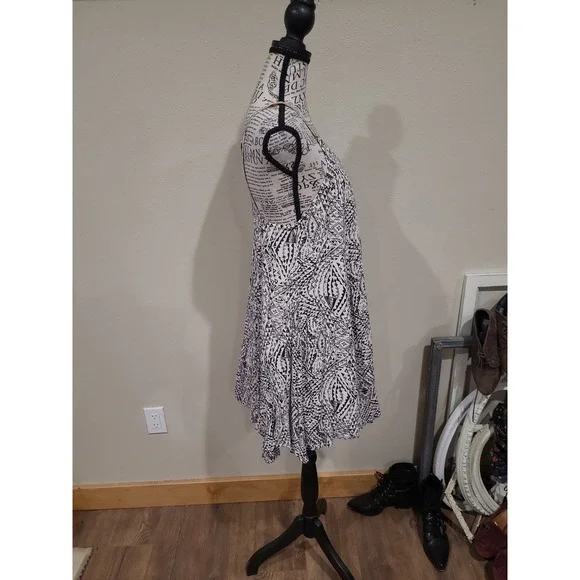 QED London abstract black white.strappy flowy dress festival boho Women SZ M - Picture 4 of 12